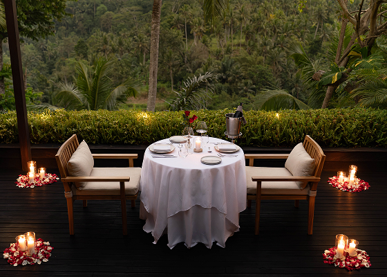 Romantic dinner in ubud villas